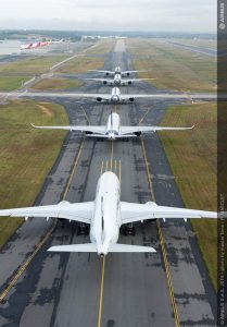 Airbus_A350XWB_Formation_Flight_02