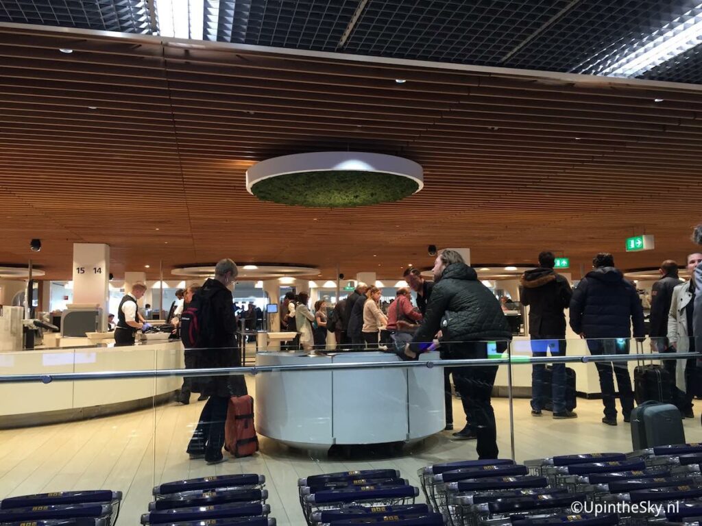 Beveiligers Schiphol leggen opnieuw werk neer