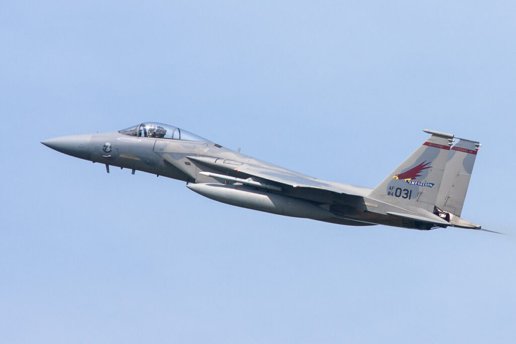 USAF F-15 vuurt raketten af vanwege probleem met landingsgestel