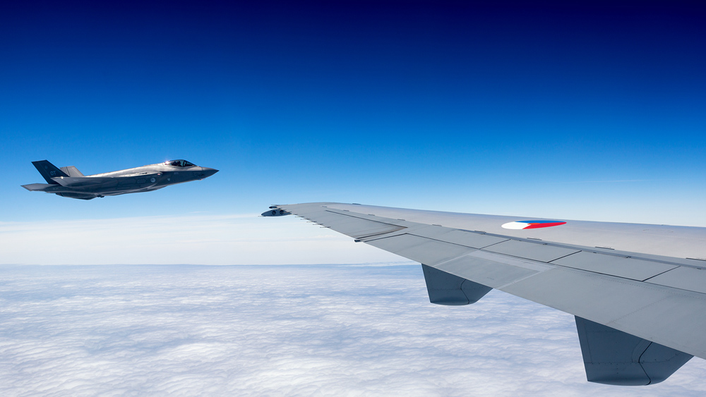 De F-35 gezien vanuit de KDC-10. (c) Daan van der Heijden