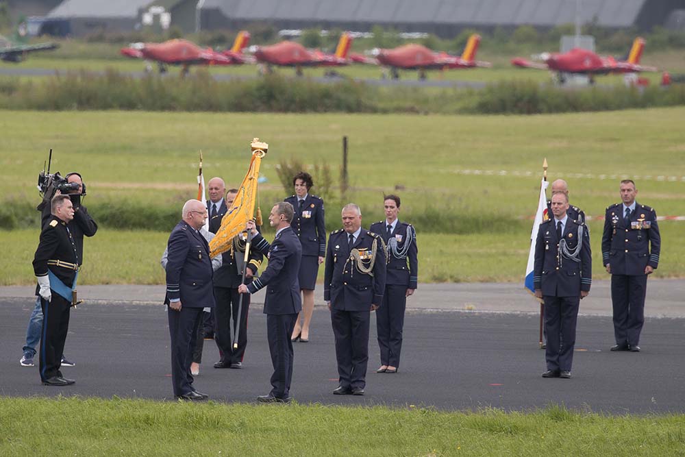 Het commando van de Koninklijke Luchtmacht wordt overgedragen aan luitenant-generaal Dennis Luyt (links) (c) Remco de Wit