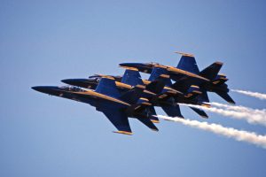 Blue Angels in 2006 boven Leeuwarden © Leonard van den Broek