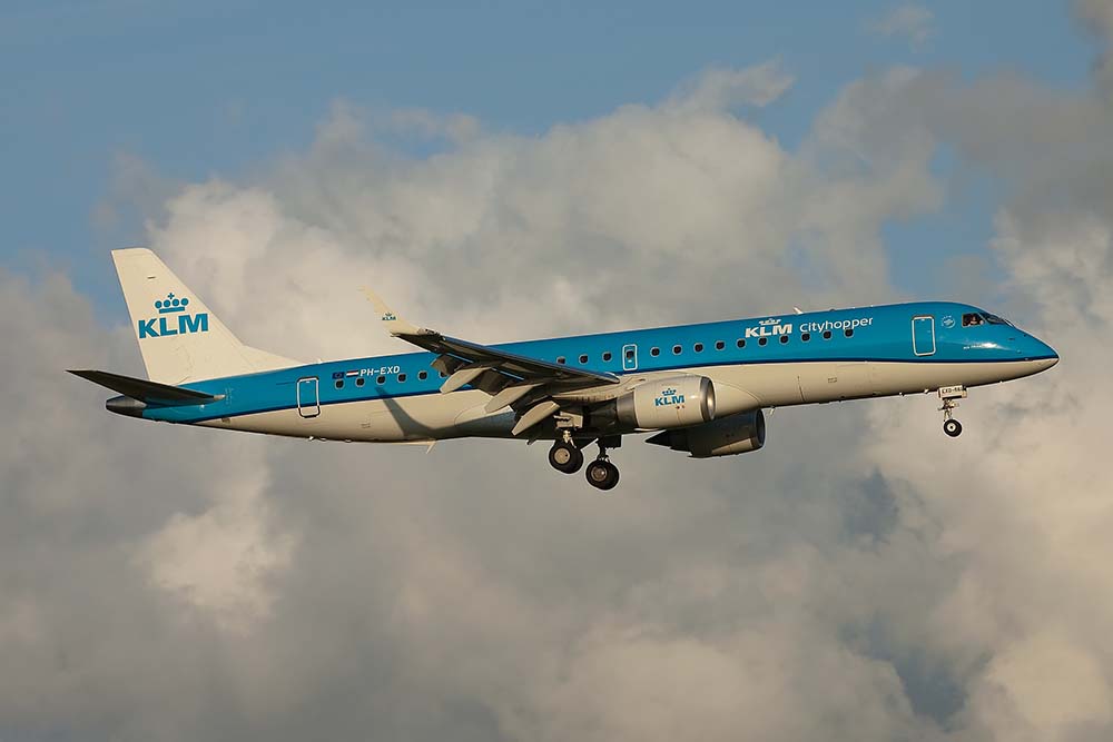 Twee Embraers van KLM Cityhopper teruggekeerd naar Schiphol