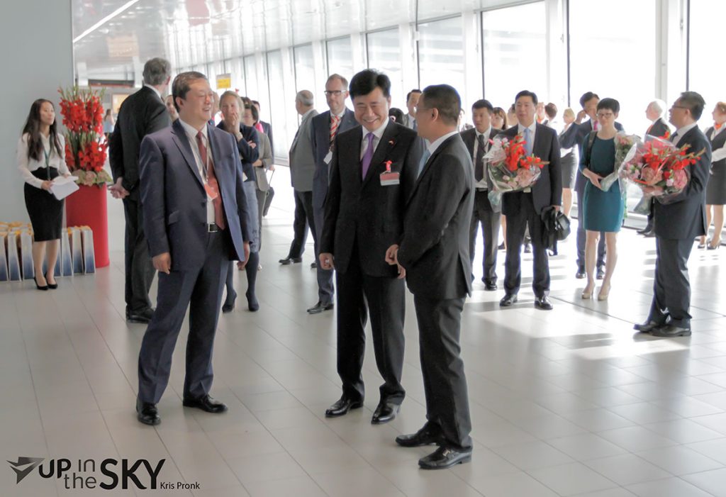 De ambassadeur van China samen met de CEO van China Eastern. Foto: Kris Pronk