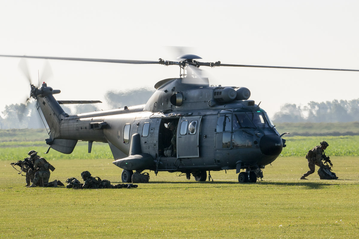 Cougar transporthelikopter © Leonard van den Broek