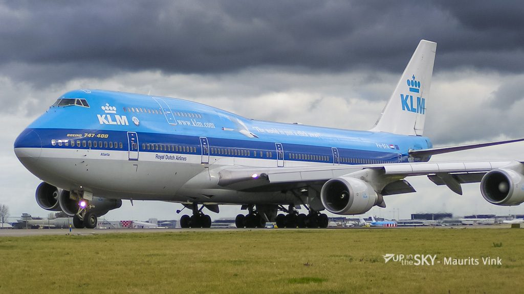 Het toestel in de oude livery.