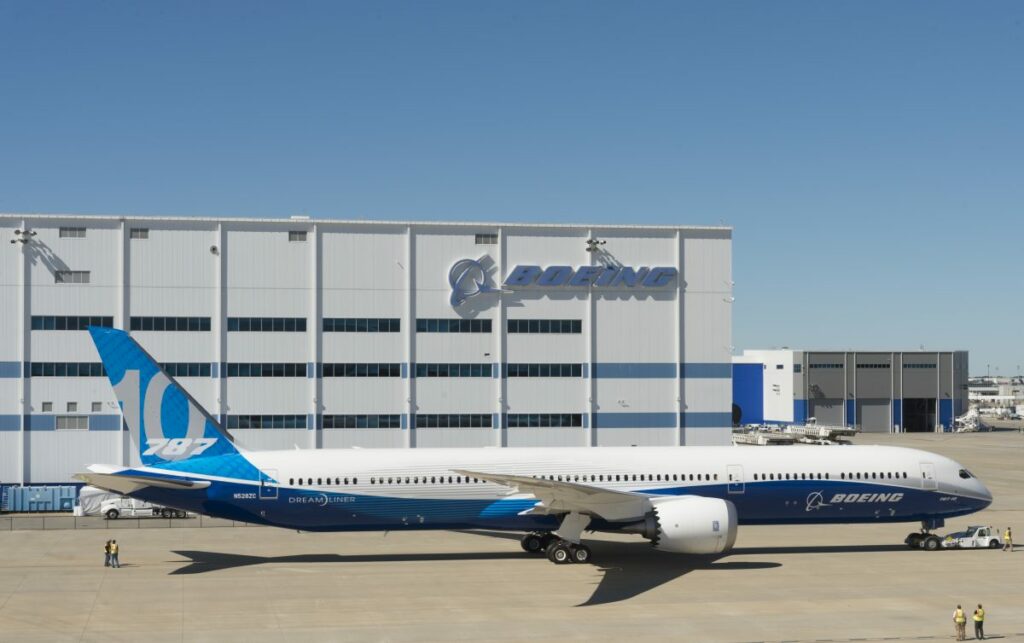 787-10 Dreamliner roll-out (c) Boeing