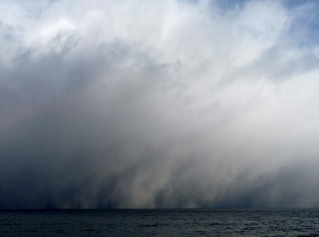 Extreem winters weer Amerika; vliegtuigen aan de grond Een sneeuwstorm komt aanwaaien - ©Michael Clarke Stuff/Wikipedia