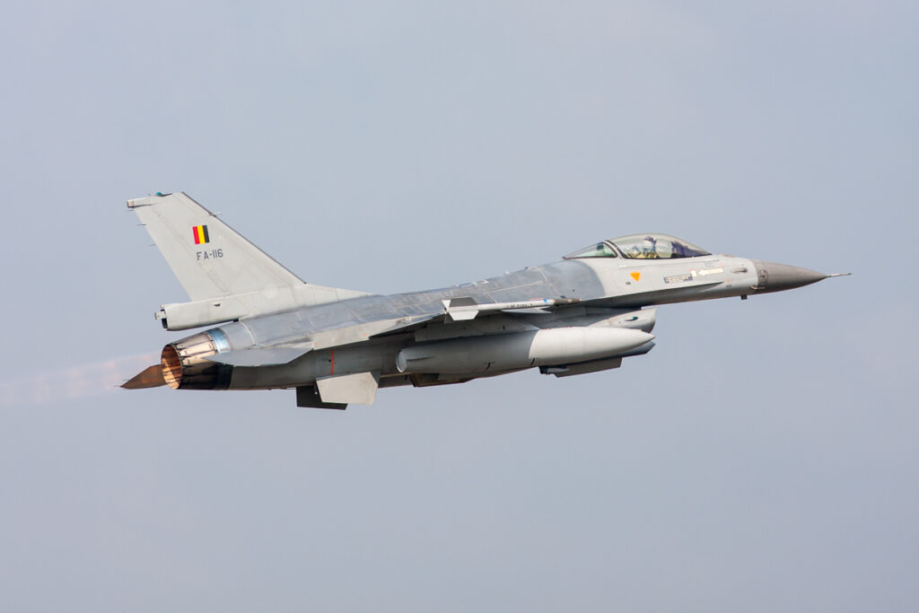 Belgische F-16 explodeert door verdwaalde granaat