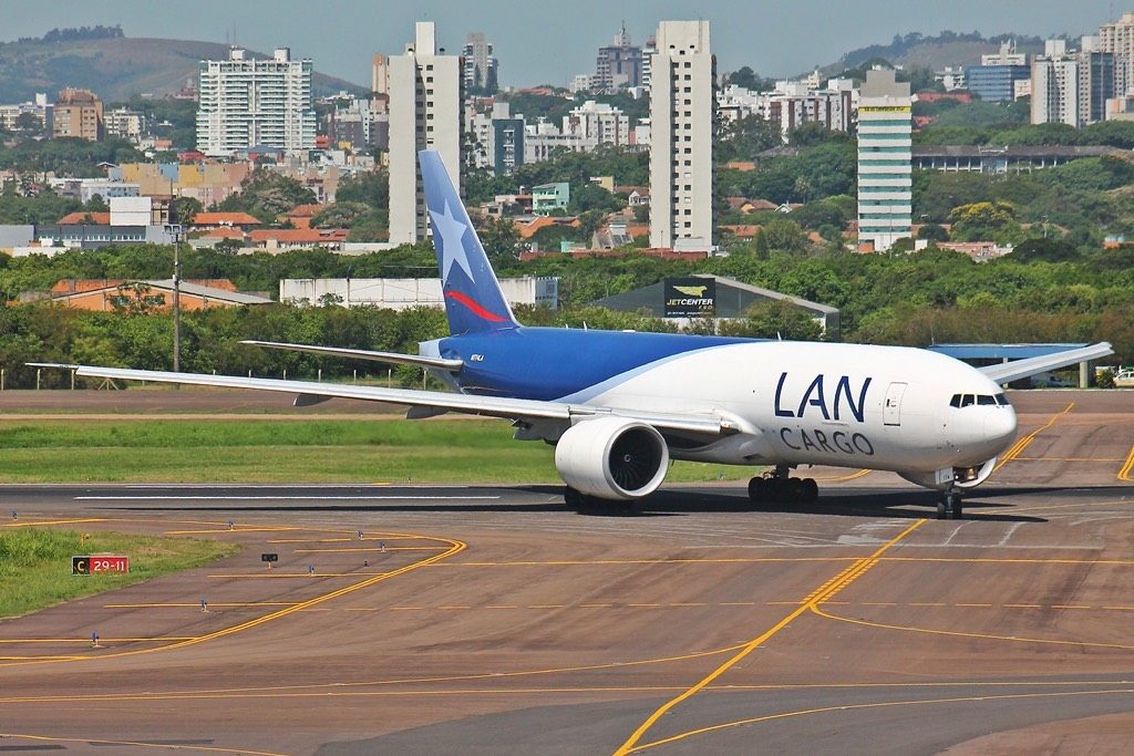 Negen vliegtuigen Zuid-Amerika uitgeweken na bommelding