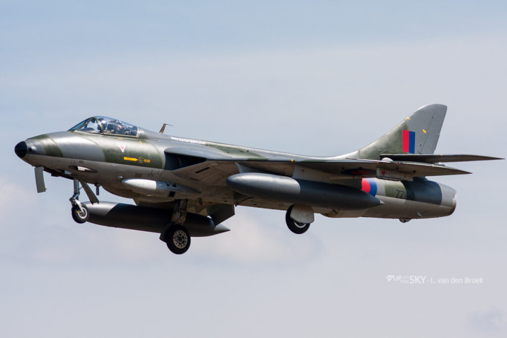 Bij RAF jubileum in 1968 vloog Hunter onder Londense brug