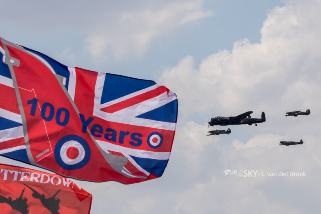 Vliegshow Fairford viert 100e jubileum RAF | Fotolongread