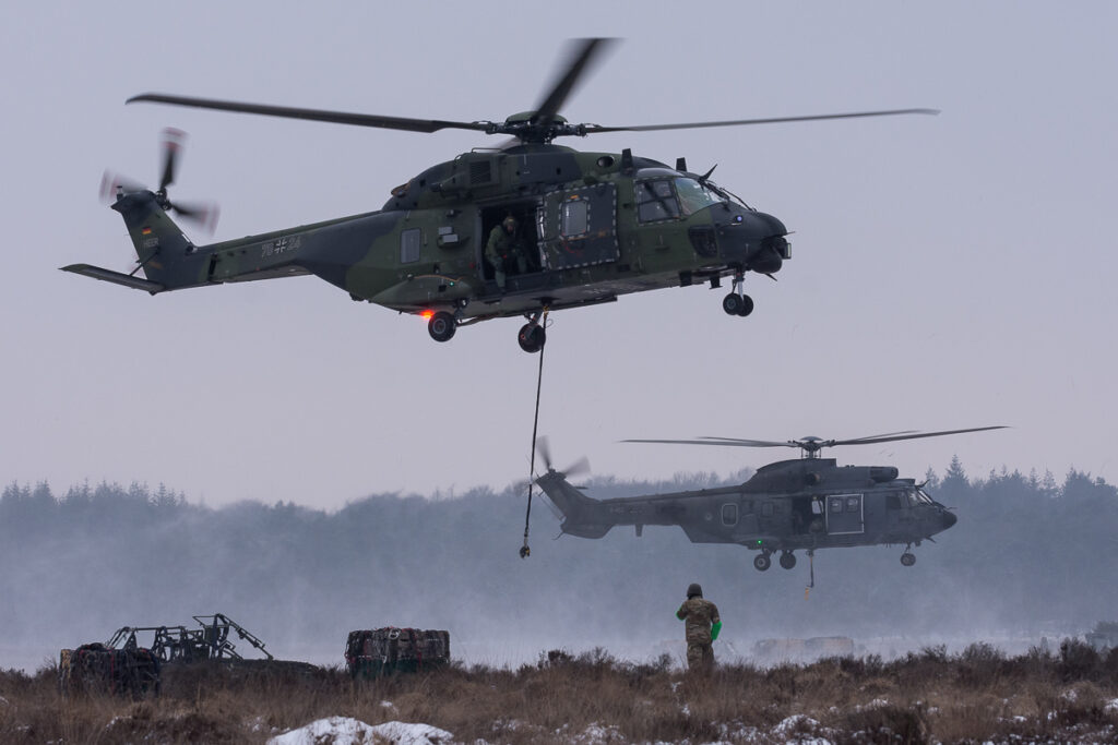 Winterse oefening Nederlandse en Duitse helikopters | Foto-artikel