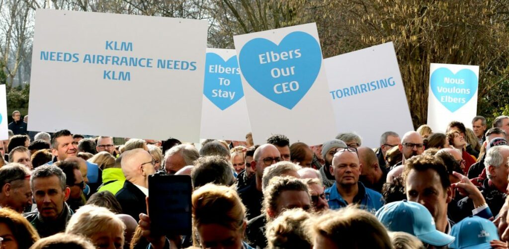 RvC-voorzitter KLM overhandigt petitie aan Air France-KLM