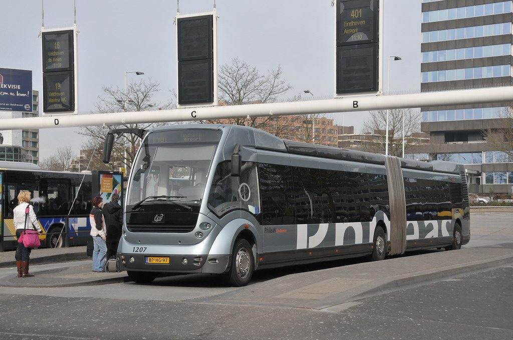 Voor een vast bedrag met OV naar Eindhoven Airport