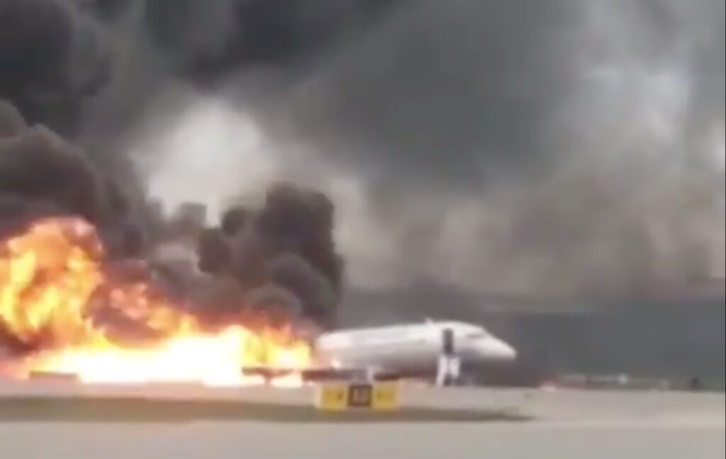41 doden na brand en noodlanding Aeroflot Superjet | Video