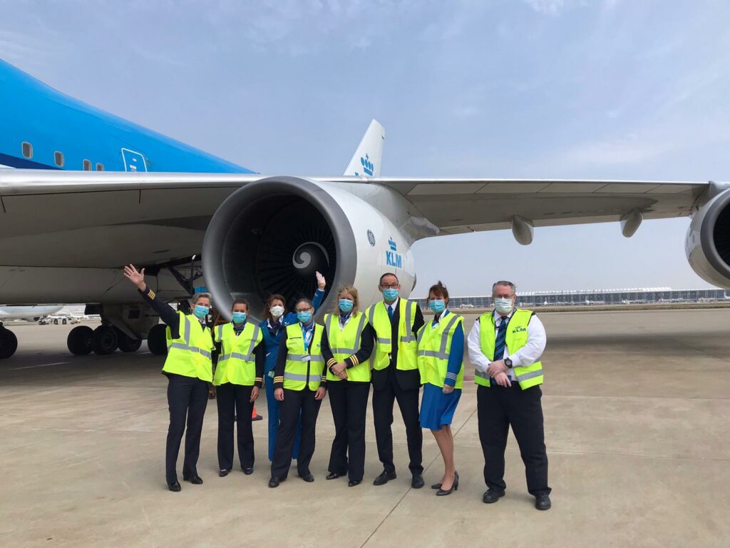 KLM-747 vervoert half miljoen mondkapjes naar Nederland – Foto’s