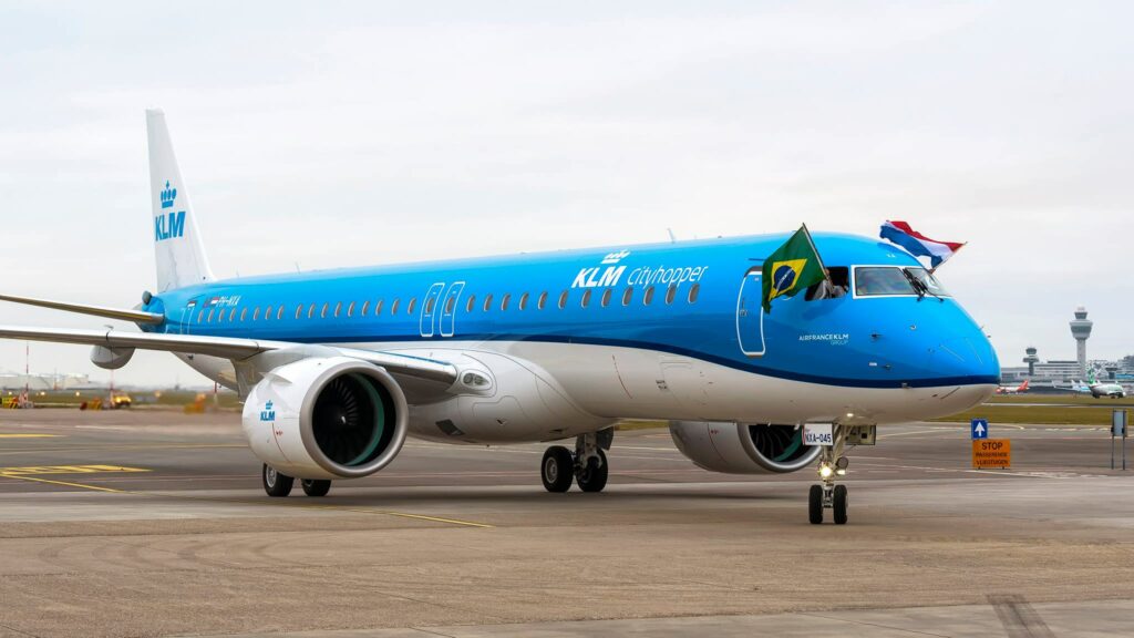 In beeld: de reis van KLM’s eerste E195-E2 naar Schiphol