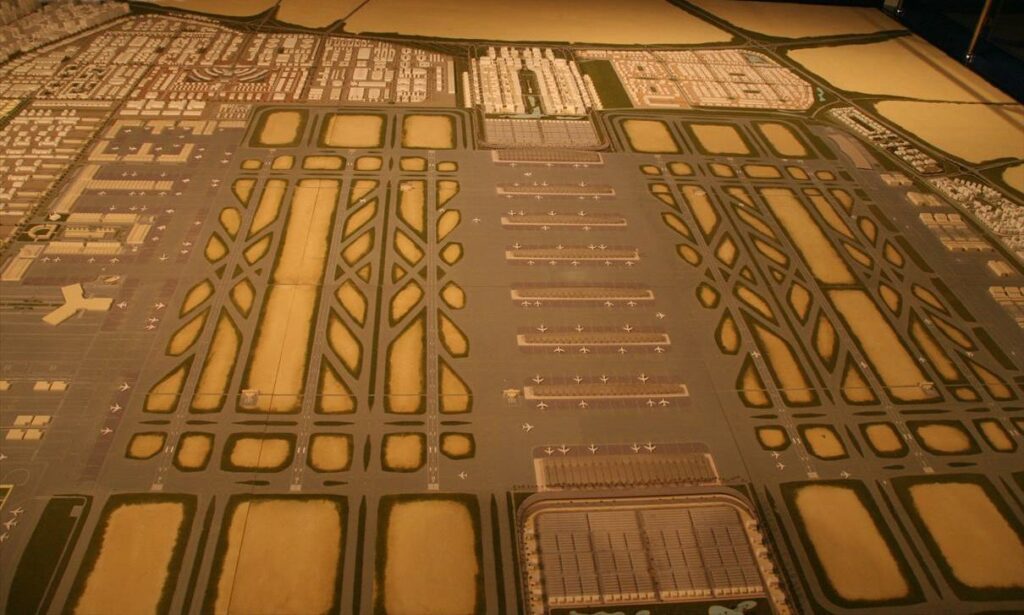 Waarom Dubai nog een mega-vliegveld erbij wil in de toekomst