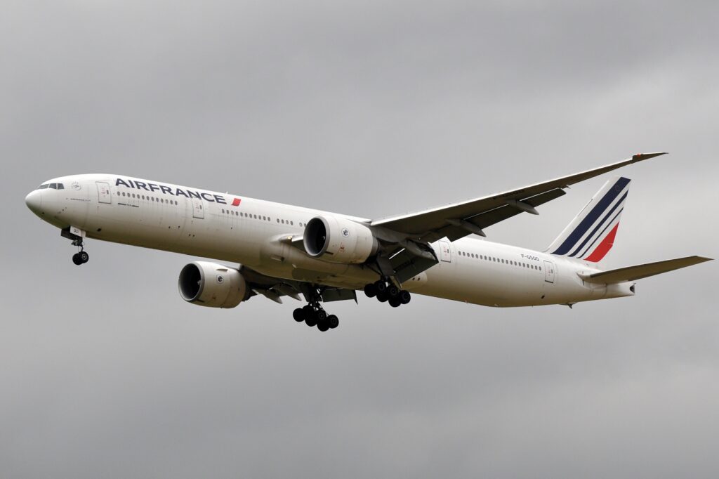 ‘Explosie aan boord van Air France 777’