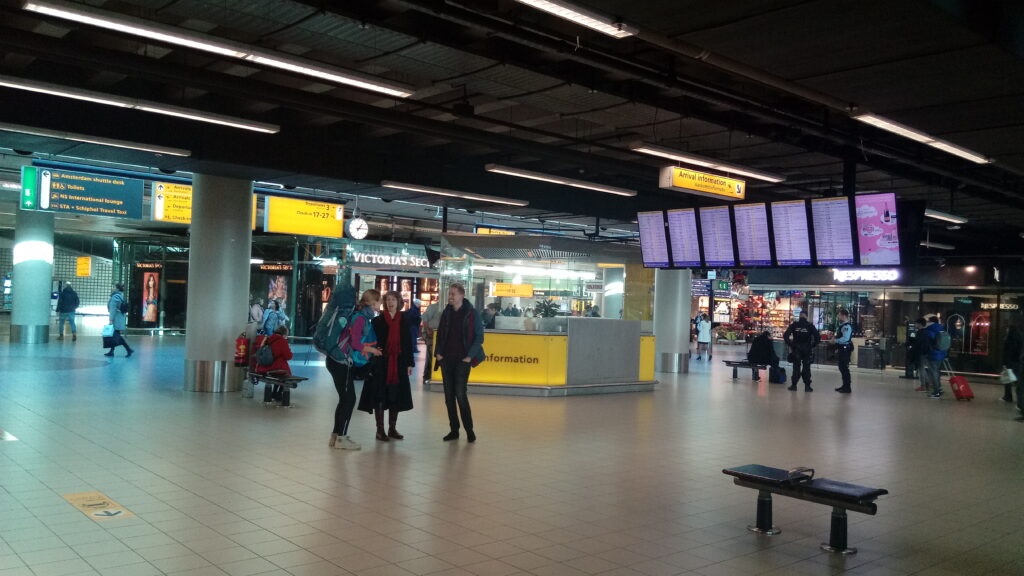 Schiphol komt met ‘wachttijd-schermen’