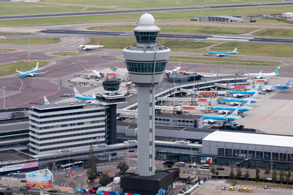 Arbeidsinspectie berispt Schiphol