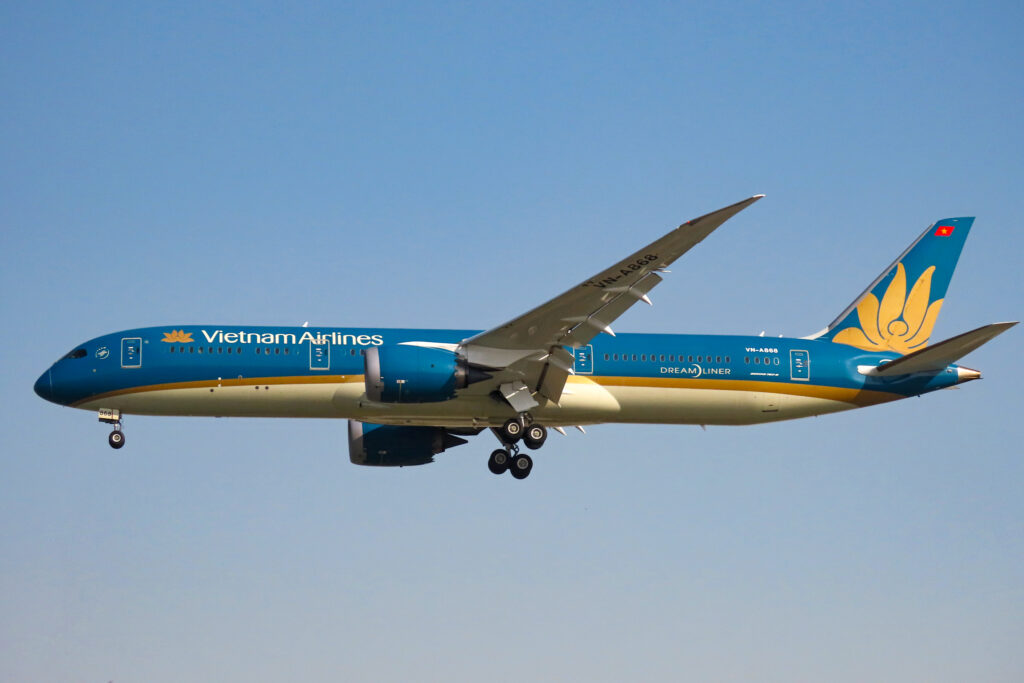 Boeing 787 Vietnam Airlines wijkt uit na terreurdreiging