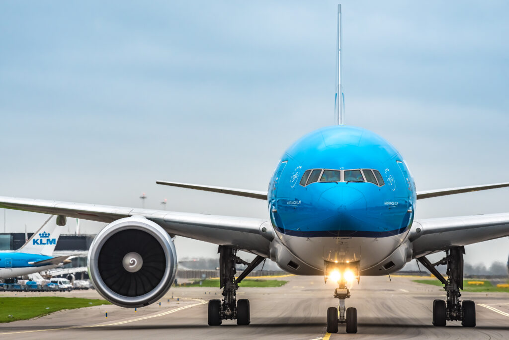 KLM vermijdt Russisch luchtruim en annuleert vluchten