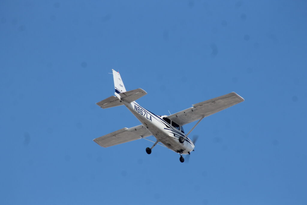 Vliegtuigen botsen in de lucht, vier doden