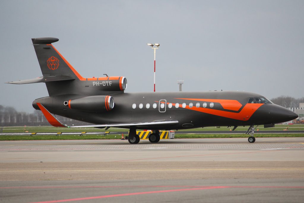 Max Verstappen voorziet privéjet van racesimulator