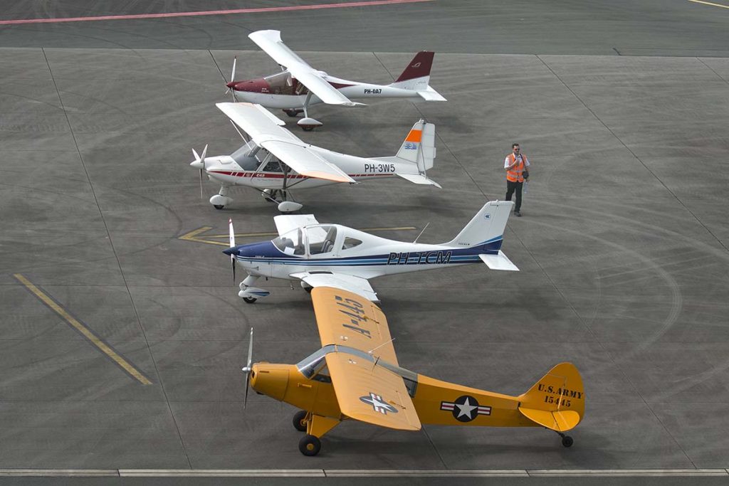 Veel bezoekers op Groningen Airport Eelde | Foto’s