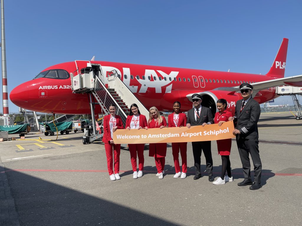 Met een knalrode Airbus van Schiphol naar IJsland | Flight Report