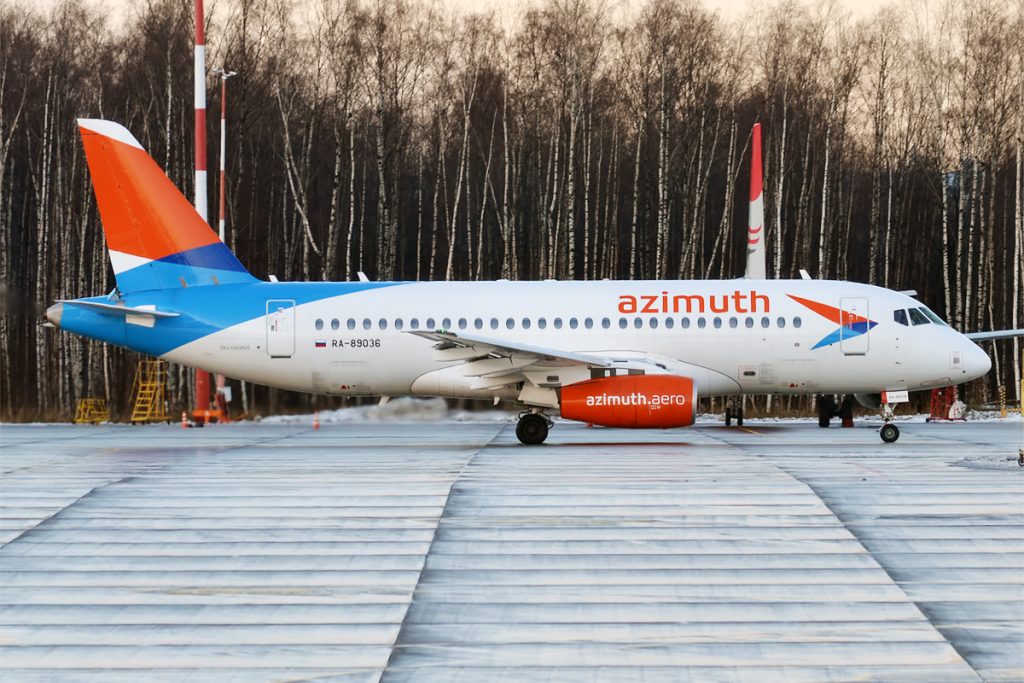 Russische Sukhoi Superjet verliest motorkappen