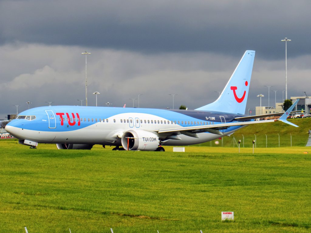 Veel bloed op cockpitramen TUI 737 | Foto’s