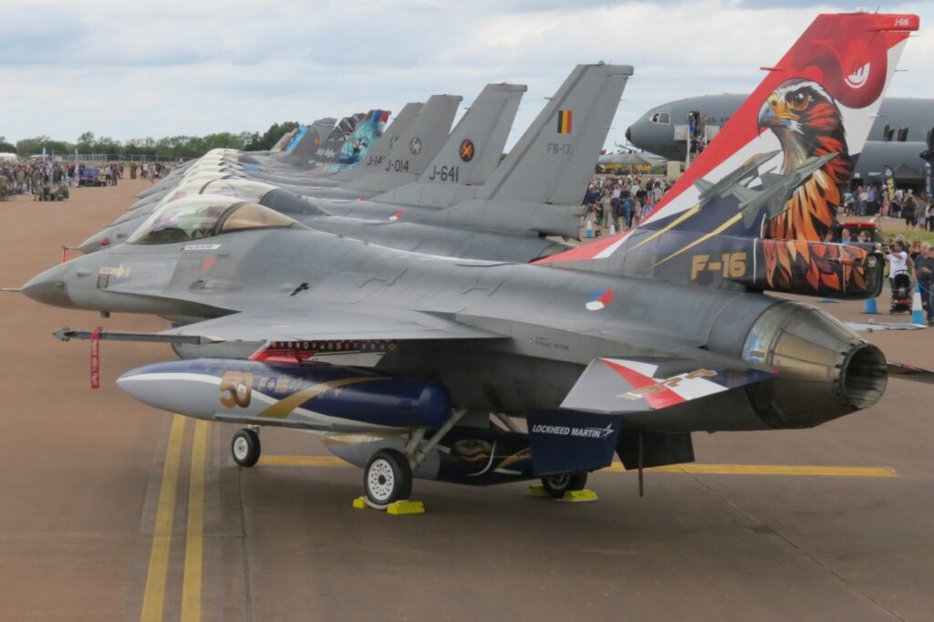 Unieke F-16’s tijdens Britse vliegshow