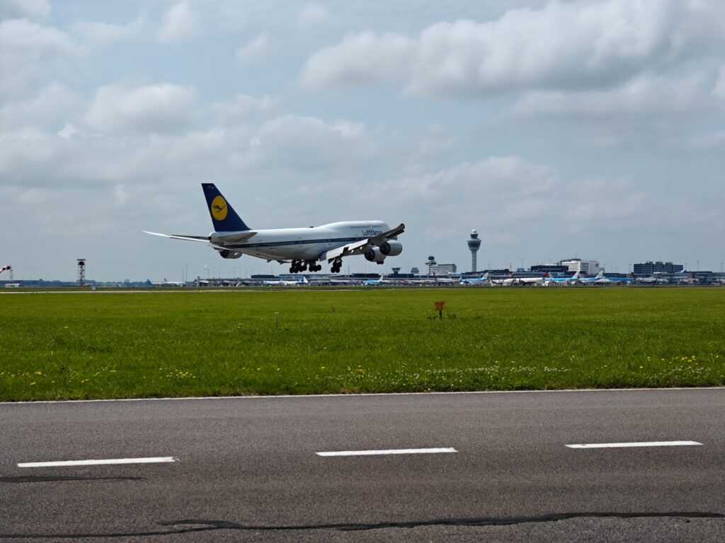Bijzondere 747 onverwachts op bezoek op Schiphol