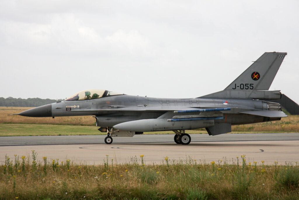 Spotters balen van maatregel Vliegbasis Volkel