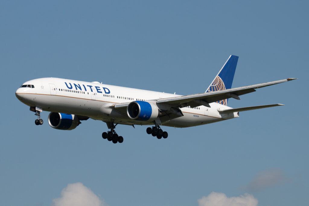 United-vlucht vanaf Schiphol moet uitwijken