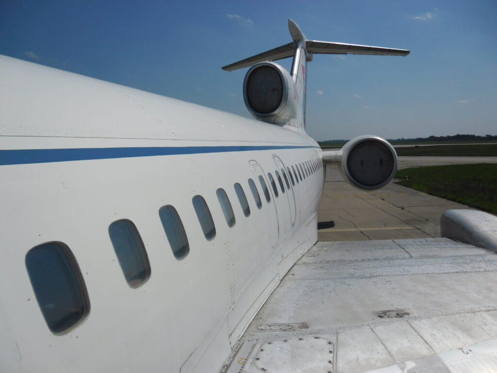 Kaken stijf op elkaar rondom koop Tupolev Tu-154