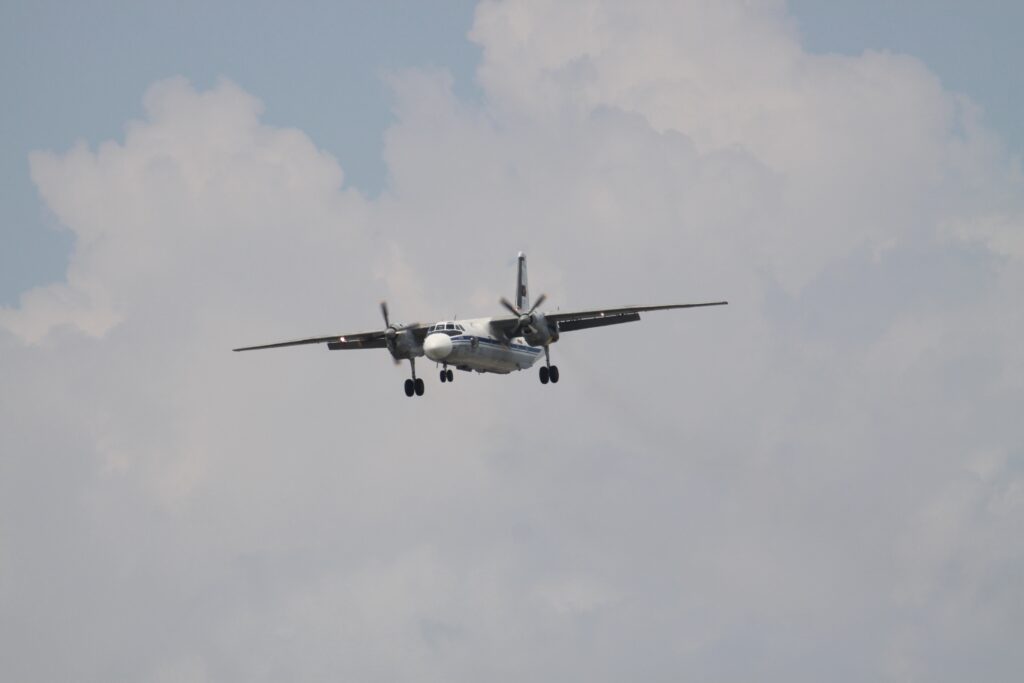 Bewoners schieten Antonov An-26 te hulp