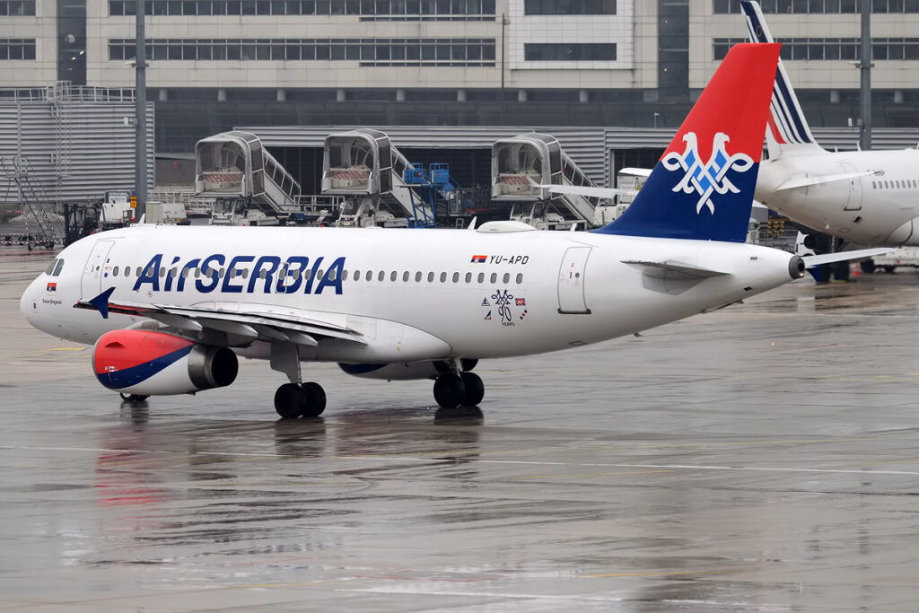 A319 raakt onderdeel van twee meter kwijt