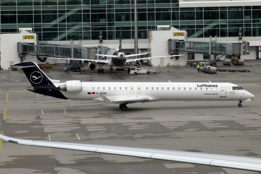 Lufthansa CRJ-900 keert in negen uur twee keer terug