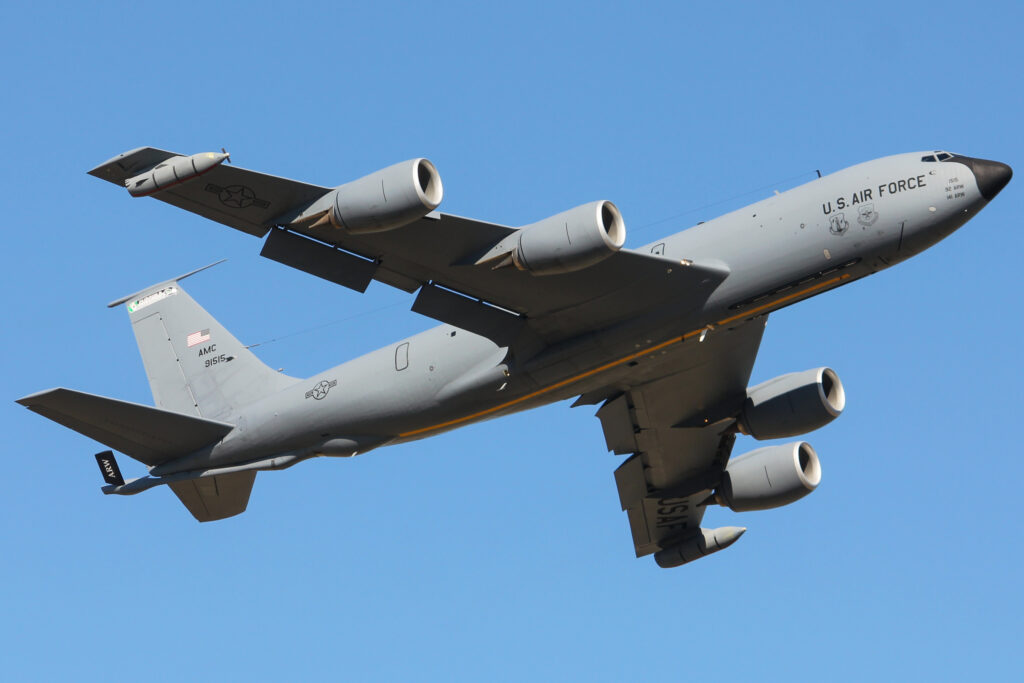 A320 botst bijna op Amerikaans legervliegtuig