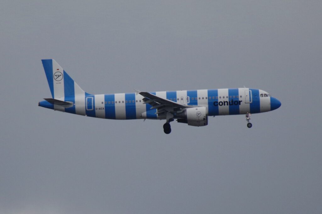 Condor start opmerkelijke lijndienst