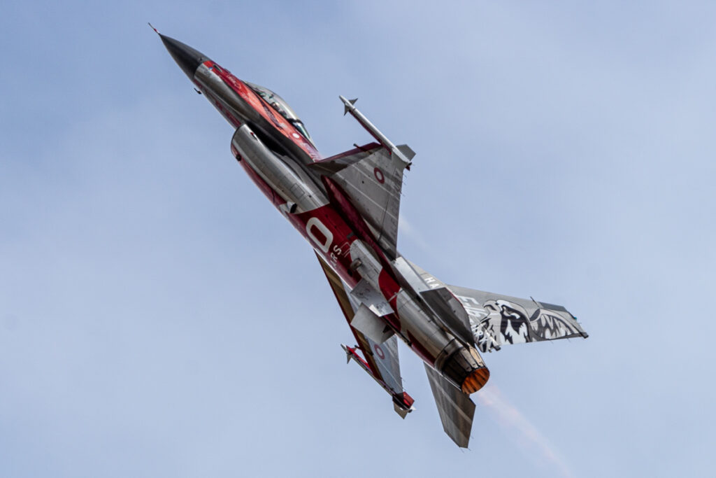 Bijzondere militaire toestellen bij Britse vliegshow | Foto’s