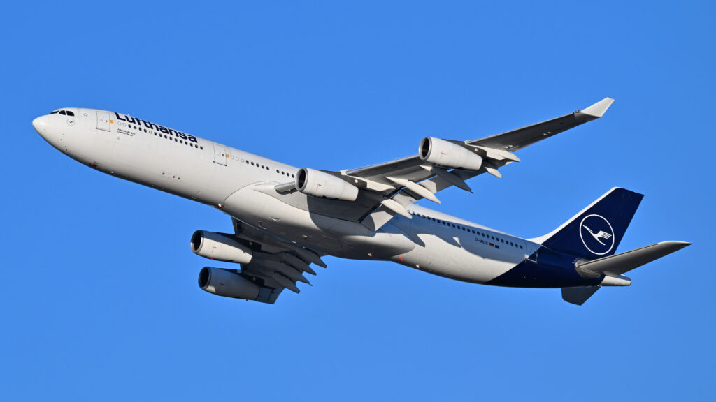 Lufthansa A340 laat tientallen passagiers staan