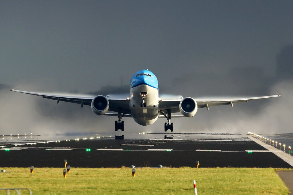 Nederlanders gaan fors meer betalen voor vliegticket